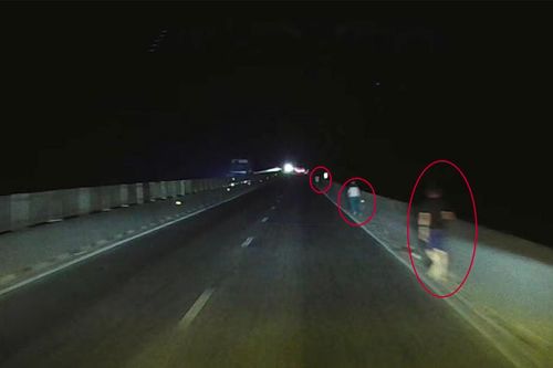 Tài xế 'thót tim' kể lại chuyện giữa đêm gặp 3 người đi bộ trên cao tốc
