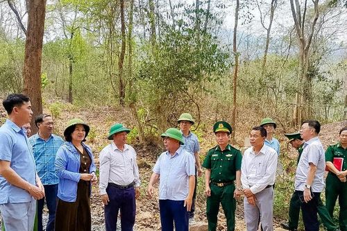 Phó Chủ tịch UBND tỉnh Nguyễn Văn Đệ kiểm tra công tác khắc phục hậu quả thiên tai, khảo sát khu tái định cư tại xã Keng Đu