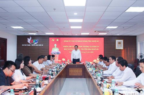 Đồng chí Hoàng Nghĩa Hiếu làm việc với Ban Thường vụ Đảng ủy Báo và phát thanh, truyền hình Nghệ An