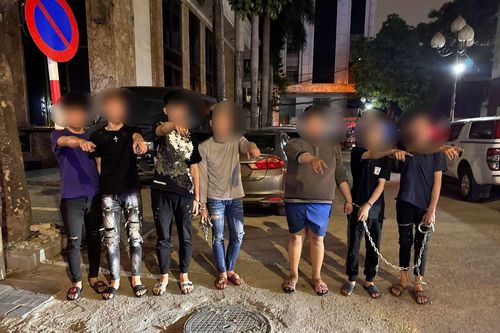 Công an Hà Nội bắt giữ nhóm đối tượng gây ra 'nỗi ám ảnh' cho thanh niên đang đi trên đường