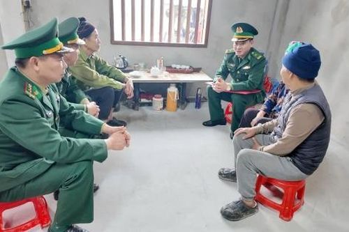 Đồng bào dân tộc thiểu số trong 'tuyến đầu mềm' bảo vệ chủ quyền