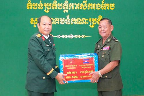 Bộ Chỉ huy Quân sự tỉnh An Giang chúc Tết Chol Chnam Thmay các lực lượng Campuchia