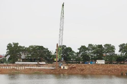 Khẩn trương khắc phục sạt lở kênh Ngũ Huyện Khê
