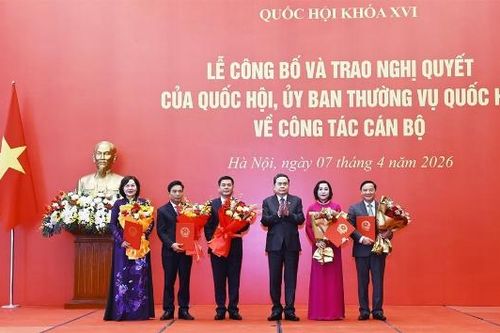 Trao Nghị quyết của Quốc hội, Ủy ban Thường vụ Quốc hội về công tác cán bộ