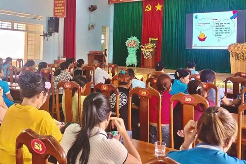 Tuyên truyền phòng, chống tảo hôn cho 100 phụ nữ dân tộc thiểu số xã Ia Krêl