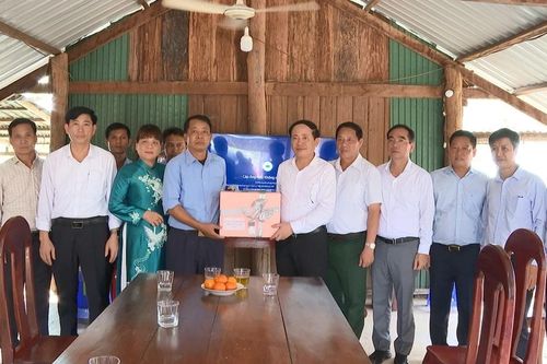 Chủ tịch UBND tỉnh Phạm Anh Tuấn thăm, tặng quà Đội K52 thực hiện nhiệm vụ tại tỉnh Stung Treng và Preah Vihear