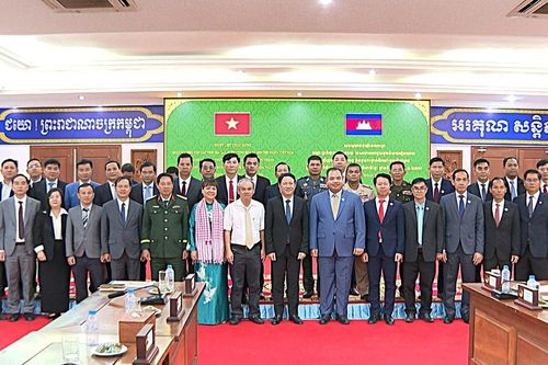 Đoàn đại biểu cấp cao tỉnh Gia Lai thăm, chúc Tết tỉnh Stung Treng và Bộ Tư lệnh Quân khu I