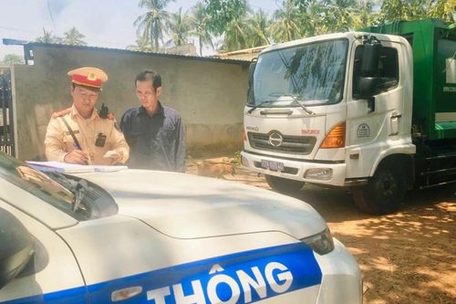 Gia Lai: Ô tô vượt đường ngang, làm hư hỏng thiết bị tín hiệu đường sắt