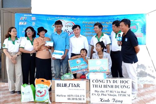 Trao gần 148 triệu đồng hỗ trợ gia đình khó khăn tại xã Phước Dinh