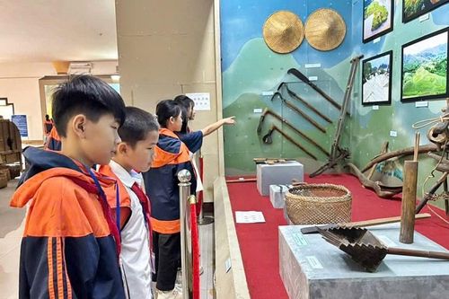 Giáo dục truyền thống qua lịch sử