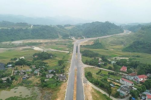 Tuyến đường 1.500 tỷ đồng dọc sông Hồng tại Lào Cai sắp hoàn thành vượt tiến độ