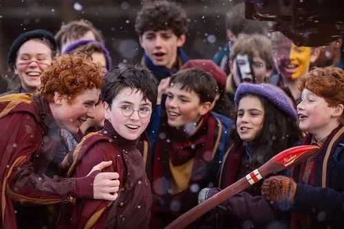 Harry Potter ra mắt chương trình hậu trường đặc biệt về thế giới phù thủy