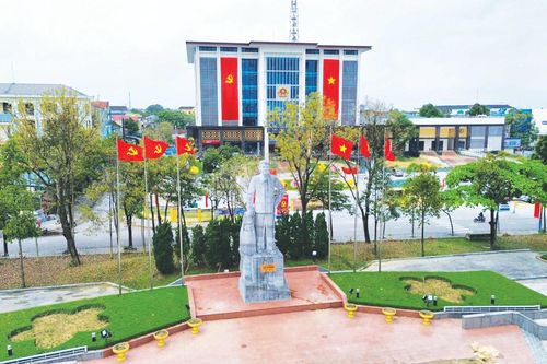 Trọn đời vì nước, nặng nghĩa quê hương