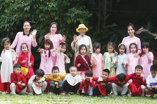 Áo dài trong mắt trẻ thơ