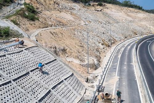 Nỗ lực đưa cao tốc Quy Nhơn - Chí Thạnh vào khai thác trước 30/4