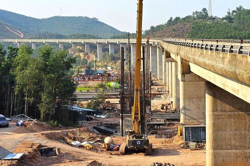 Xem xét cắt chuyển công việc của nhà thầu chậm tại dự án mở rộng cao tốc Cam Lộ - La Sơn