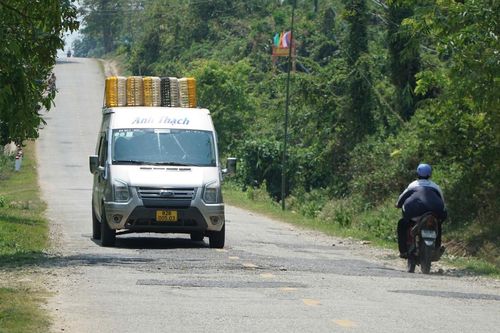 QL14C qua Quảng Ngãi xuống cấp, tai nạn rình rập: Sửa chữa tạm thời để đảm bảo an toàn