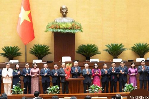 Chủ tịch Quốc hội Trần Thanh Mẫn và 6 Phó Chủ tịch Quốc hội khóa XVI