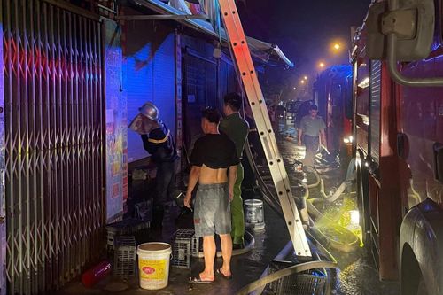 Kịp thời dập tắt đám cháy trong đêm