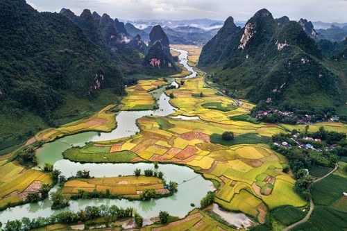 Nghe tháng Tư kể chuyện đất nước