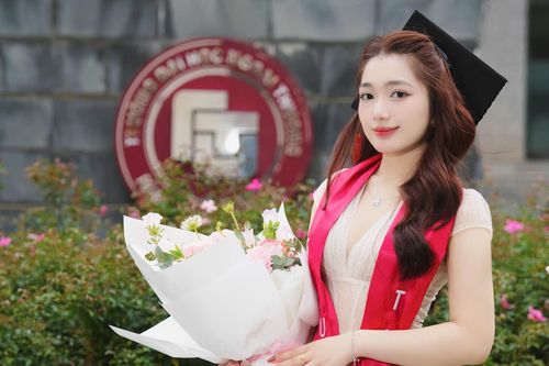 Nữ lớp trưởng xinh đẹp, tốt nghiệp xuất sắc Đại học Ngoại thương