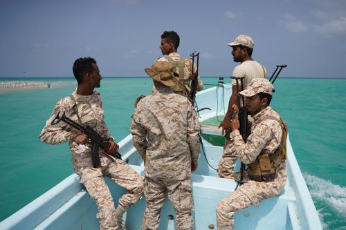 Iran dọa mở rộng phong tỏa eo biển Bab el-Mandeb, Israel tấn công hạ tầng Tehran