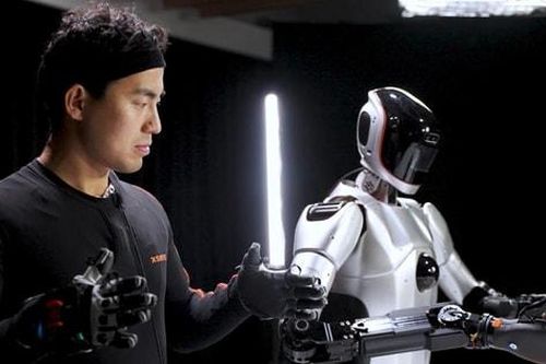Nghề mới trong kỷ nguyên AI: Con người 'diễn' cuộc sống để dạy robot