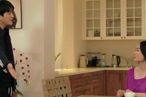Quân (Huỳnh Anh) bất thường sau chia tay bạn gái