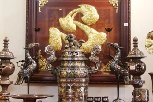 Những đồ thờ cúng cần có trên bàn thờ gia tiên