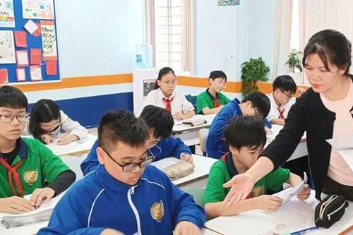 Quy định mới về nghỉ hưu ở tuổi cao hơn đối với nhà giáo