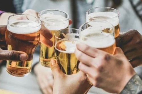 Từ 15/5, uống rượu bia trong giờ làm việc bị phạt đến 3 triệu đồng