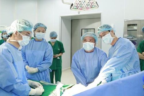 Cô gái 27 tuổi chiến thắng ung thư với 'đường mổ vô hình' không để lại sẹo