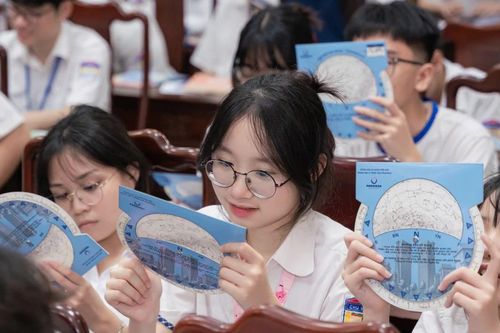 Đánh thức niềm đam mê thiên văn học của học sinh THPT