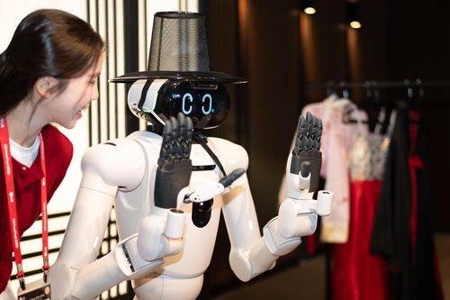 Thiết bị cục mịch của LG bóc trần ngành robot hình người Trung Quốc