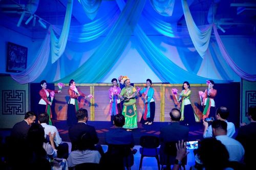 Nghệ thuật truyền thống 'đánh thức' không gian công cộng