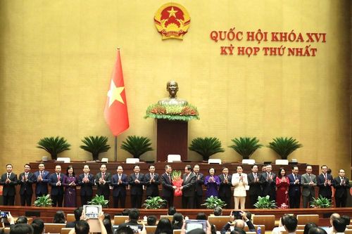 Quốc hội phê chuẩn 6 Phó Thủ tướng, 17 Bộ trưởng và Trưởng ngành