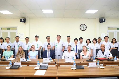 Lễ tri ân gia đình thiếu nữ người Anh hiến tạng: Khi một hành trình khép lại, ba cuộc đời mới hồi sinh