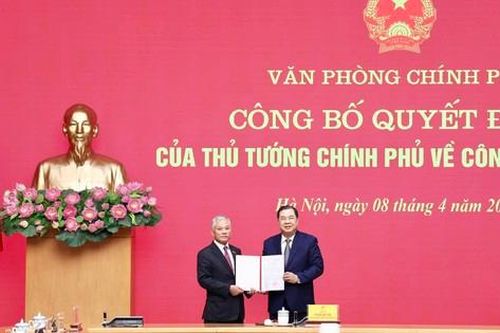Công bố Quyết định điều động, bổ nhiệm đồng chí Đôn Tuấn Phong giữ chức Phó Chủ nhiệm Văn phòng Chính phủ