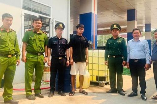 Liên tiếp phát hiện vận chuyển trái phép xăng dầu, vũ khí, ma túy