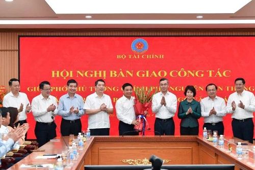 Hội nghị bàn giao công tác giữa Phó Thủ tướng Chính phủ Nguyễn Văn Thắng và Bộ trưởng Bộ Tài chính Ngô Văn Tuấn