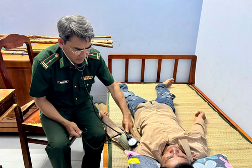 Đồn Biên phòng Tân Tiến kịp thời tiếp nhận thuyền viên trôi dạt trên biển