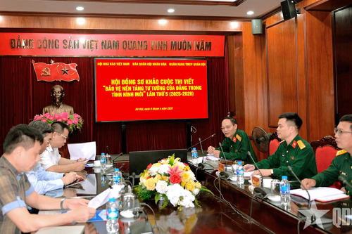 Chấm sơ khảo Cuộc thi viết 'Bảo vệ nền tảng tư tưởng của Đảng trong tình hình mới' lần thứ 5