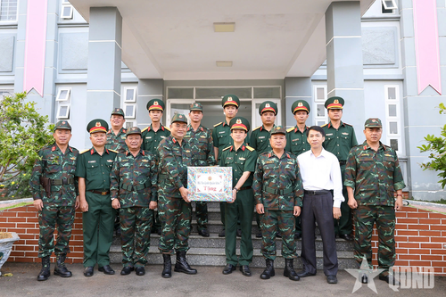 Bộ tư lệnh Quân khu 7 thăm, động viên các cơ quan, đơn vị và nhân dân tại tỉnh Lâm Đồng, Đồng Nai
