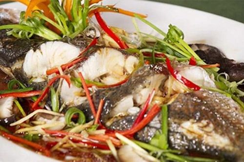 Cá dầm xanh đặc sản 'ngũ quý hà thủy' giá cao vẫn hút khách