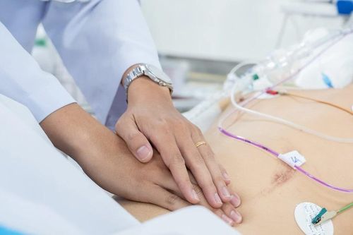 Cứu 2 nạn nhân nguy kịch trong vụ xe khách lao xuống vực ở Lâm Đồng