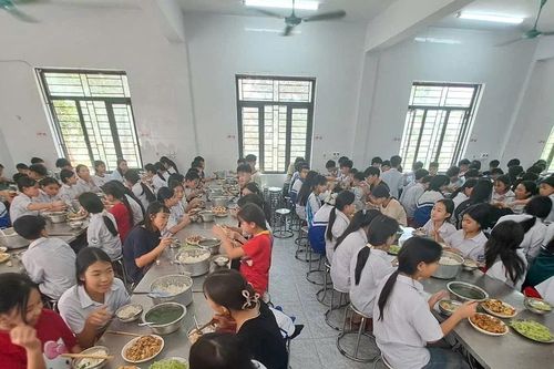 Phú Thọ: Yêu cầu công khai đơn vị cung cấp thực phẩm, suất ăn học đường