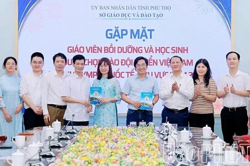 Phú Thọ gặp mặt giáo viên, học sinh đội tuyển dự thi Olympic quốc tế, khu vực