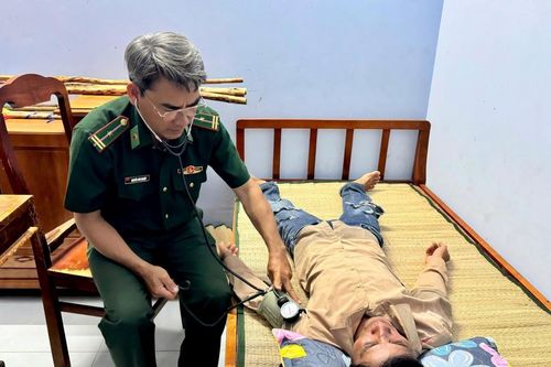 Đồn Biên phòng Tân Tiến kịp thời tiếp nhận thuyền viên trôi dạt trên biển
