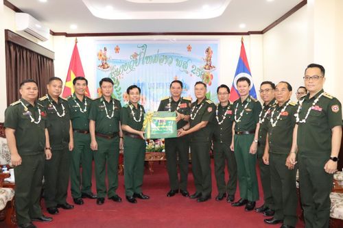 Thiếu tướng Vũ Quốc Ân chúc Tết Bộ Tư lệnh Bộ đội Biên phòng Lào nhân dịp Tết cổ truyền Bunpimay