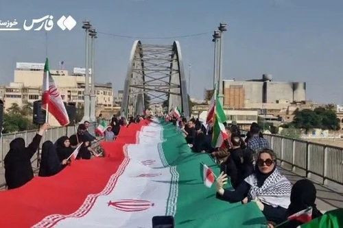 Người Iran lập 'hàng rào sống' phản đối Mỹ tấn công các địa điểm trọng yếu